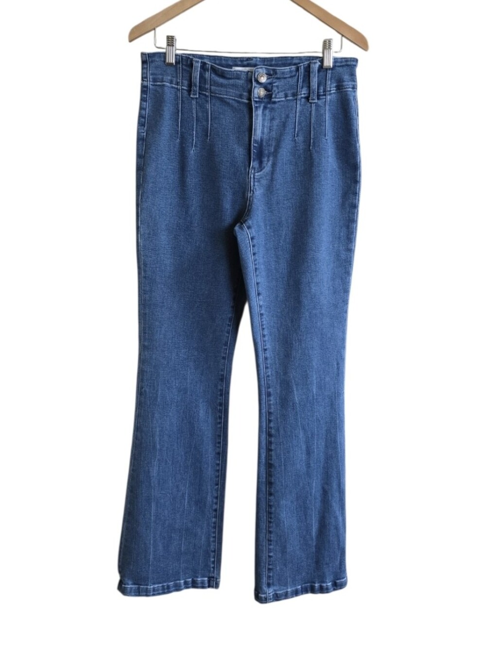 Vervet Blue Ultra High Rise Stretchy Pleated Style Long Bootcut Jeans. Size 31